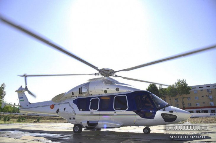 Пресс-служба президента показала современный вертолет Мирзиёева (фото)