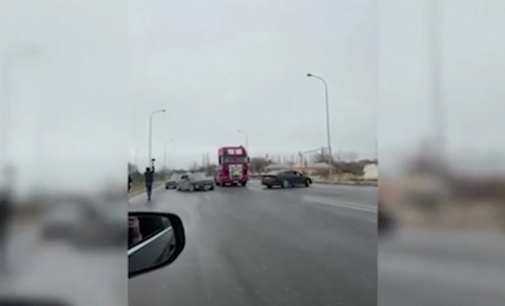 Инспекторы оштрафовали водителей, которые устроили в Джизаке свадебный хоровод на "Малибу" вокруг грузовика. Видео