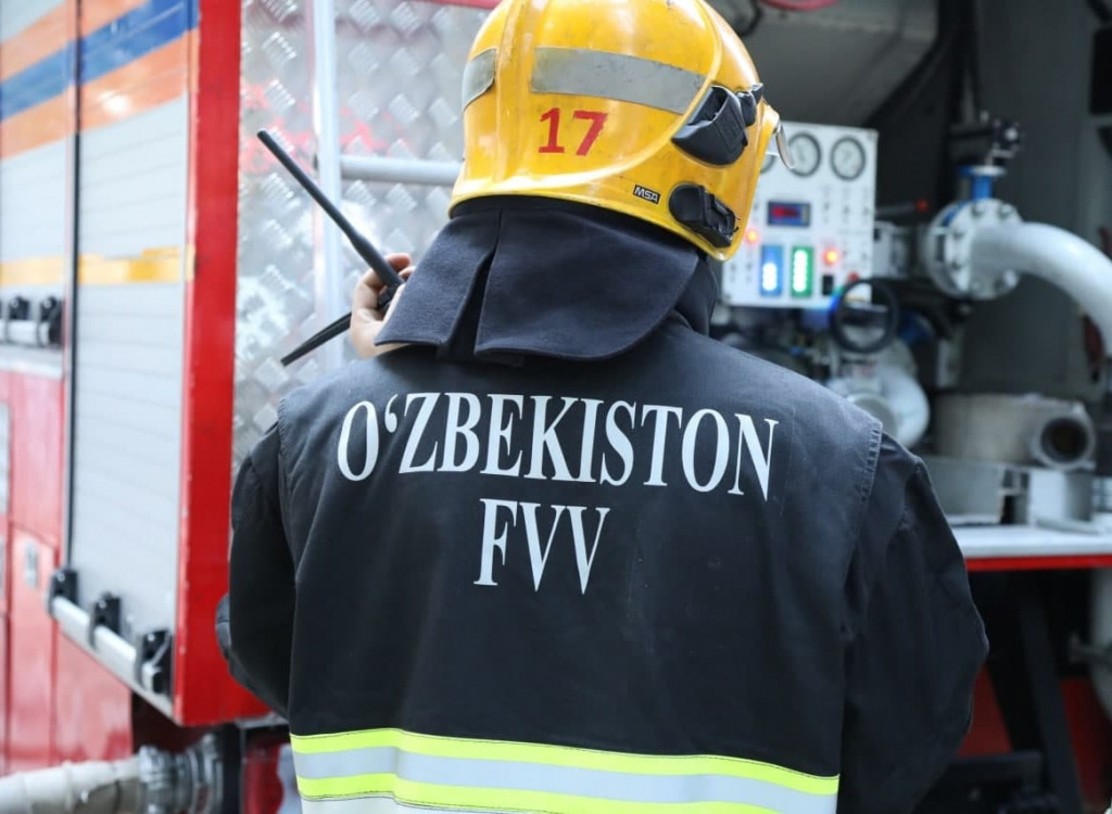 На предприятии в Коканде произошел крупный пожар. 13 пожарных экипажей тушили его в течение двух часов  